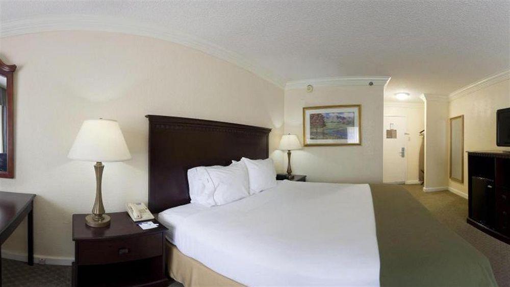 Holiday Inn Express Athens - University Area By Ihg Exterior foto